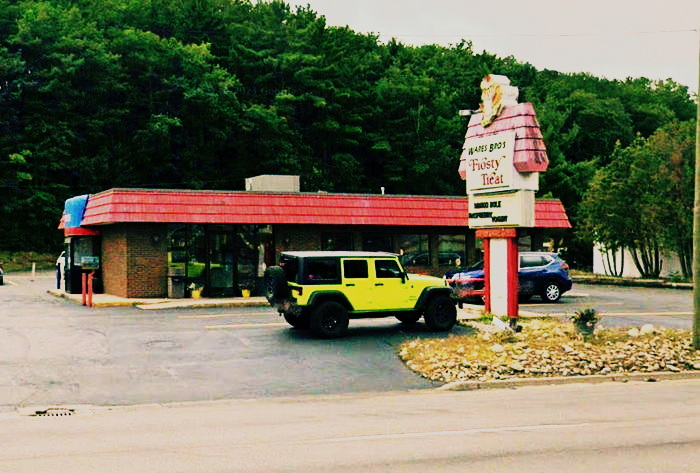 Chicken Coop - Traverse City - 1409 S Airport Rd (newer photo)